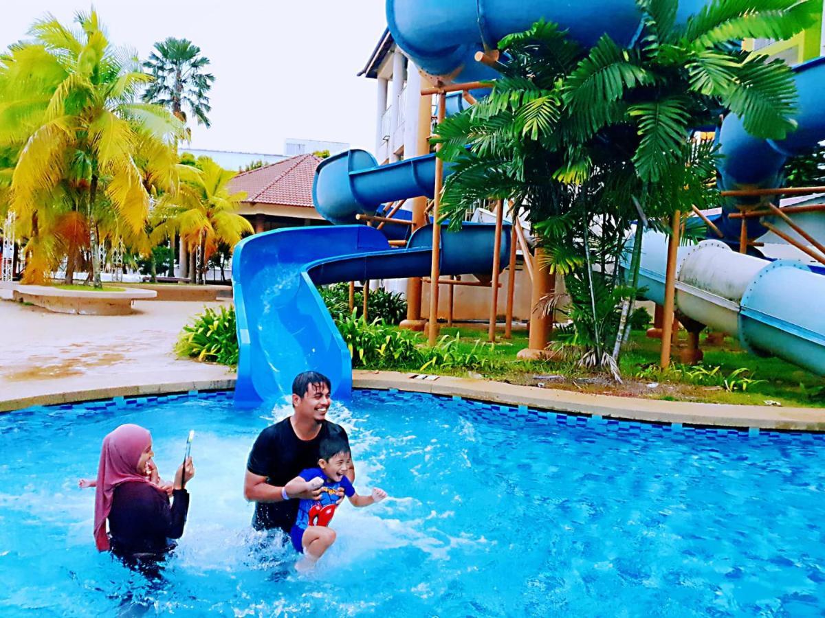 Melaka Top Largest Waterpark Resort - By Youbnb Homestay Melaka ภายนอก รูปภาพ