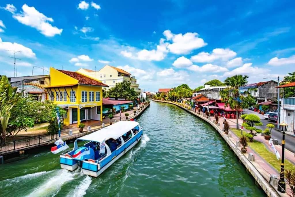 Melaka Top Largest Waterpark Resort - By Youbnb Homestay Melaka ภายนอก รูปภาพ