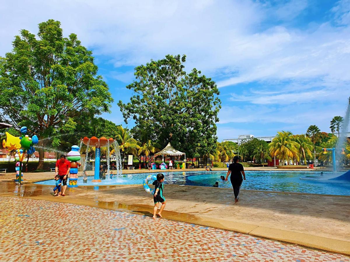 Melaka Top Largest Waterpark Resort - By Youbnb Homestay Melaka ภายนอก รูปภาพ